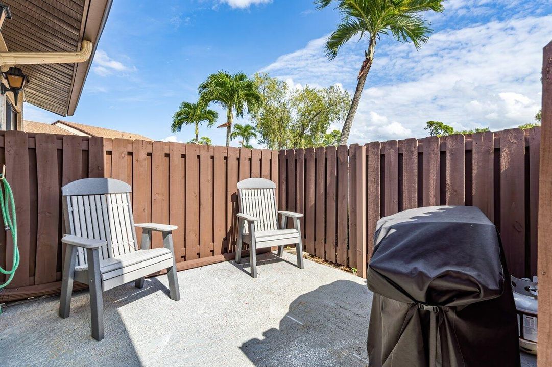 For Sale: $299,000 (2 beds, 2 baths, 1370 Square Feet)