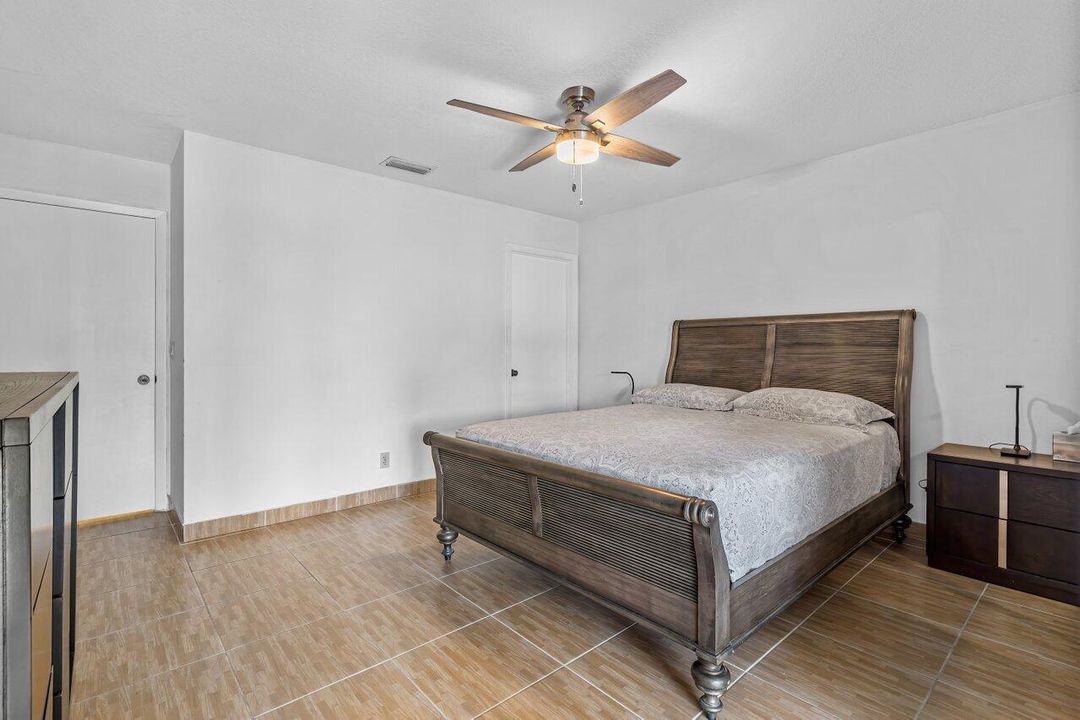 For Sale: $299,000 (2 beds, 2 baths, 1370 Square Feet)