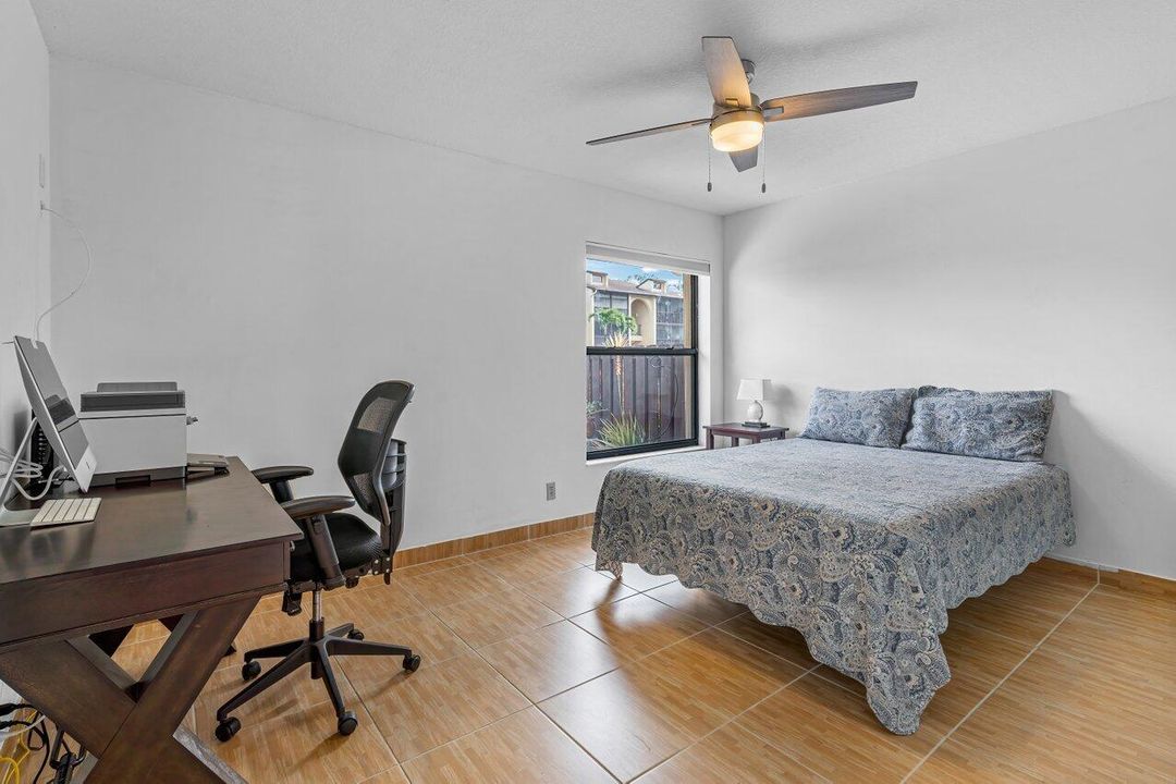 For Sale: $299,000 (2 beds, 2 baths, 1370 Square Feet)