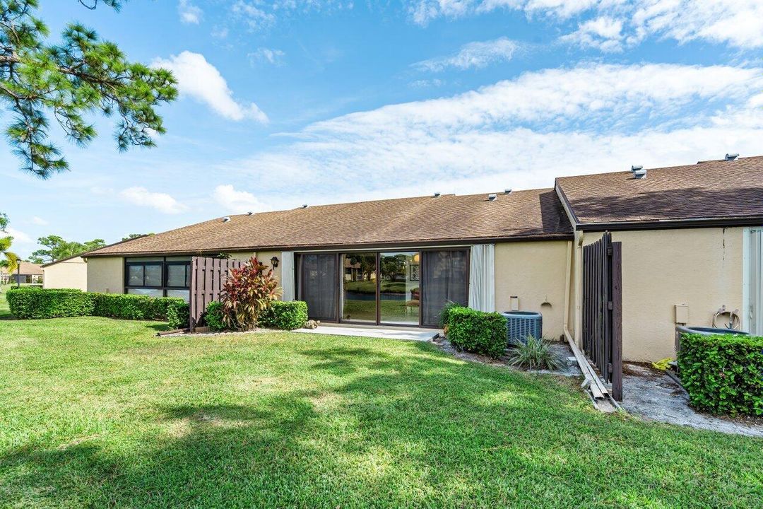 For Sale: $299,000 (2 beds, 2 baths, 1370 Square Feet)