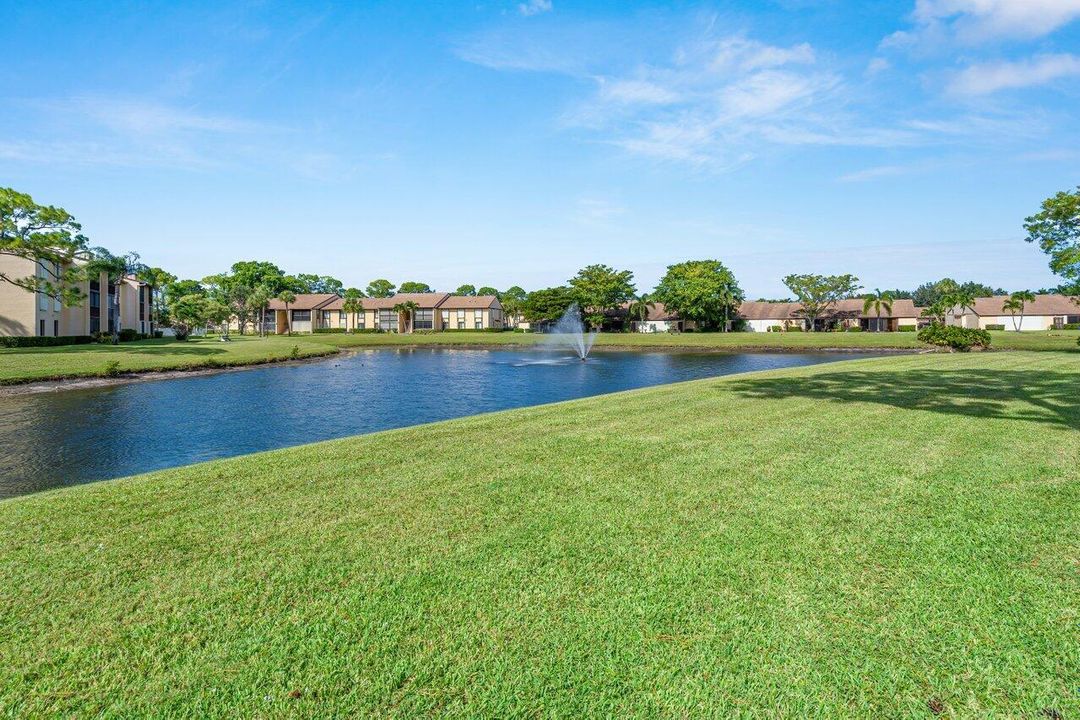 For Sale: $299,000 (2 beds, 2 baths, 1370 Square Feet)