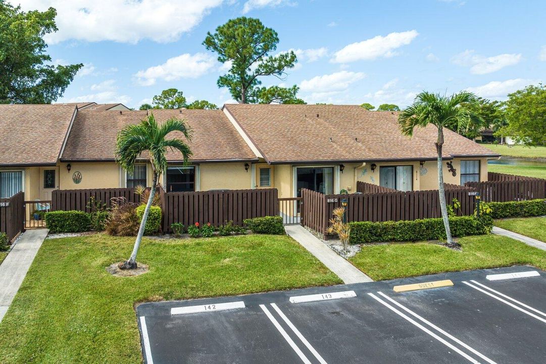 For Sale: $299,000 (2 beds, 2 baths, 1370 Square Feet)