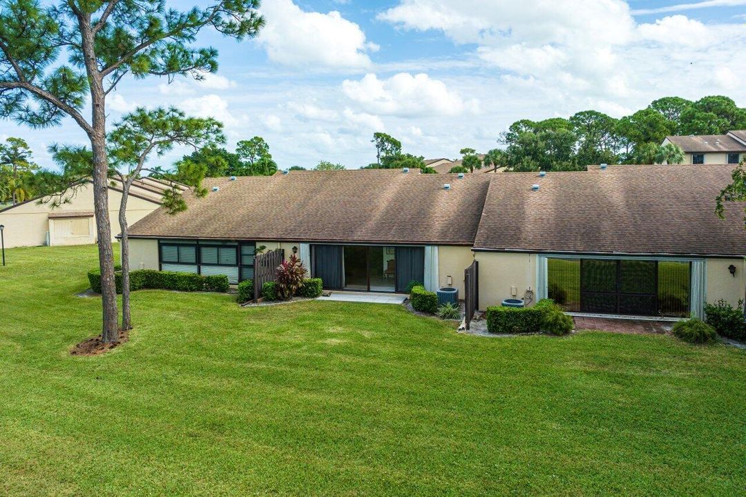 For Sale: $299,000 (2 beds, 2 baths, 1370 Square Feet)