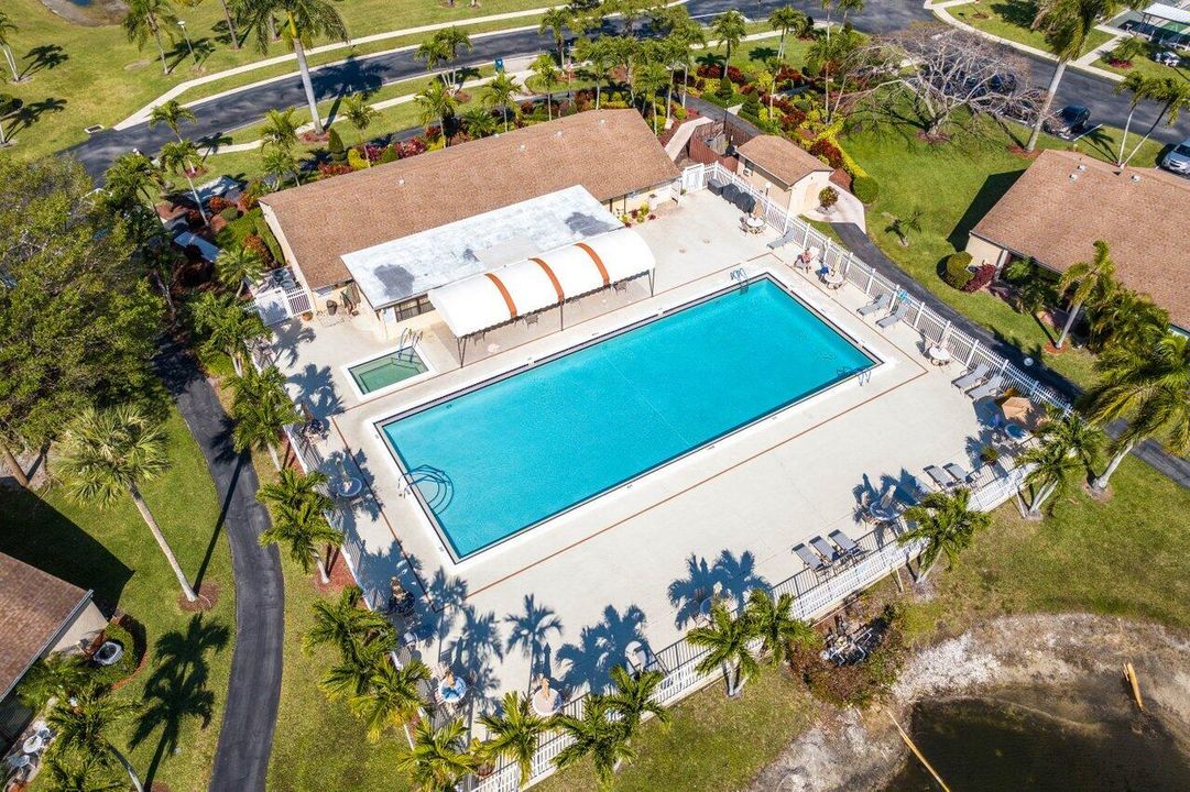 For Sale: $299,000 (2 beds, 2 baths, 1370 Square Feet)