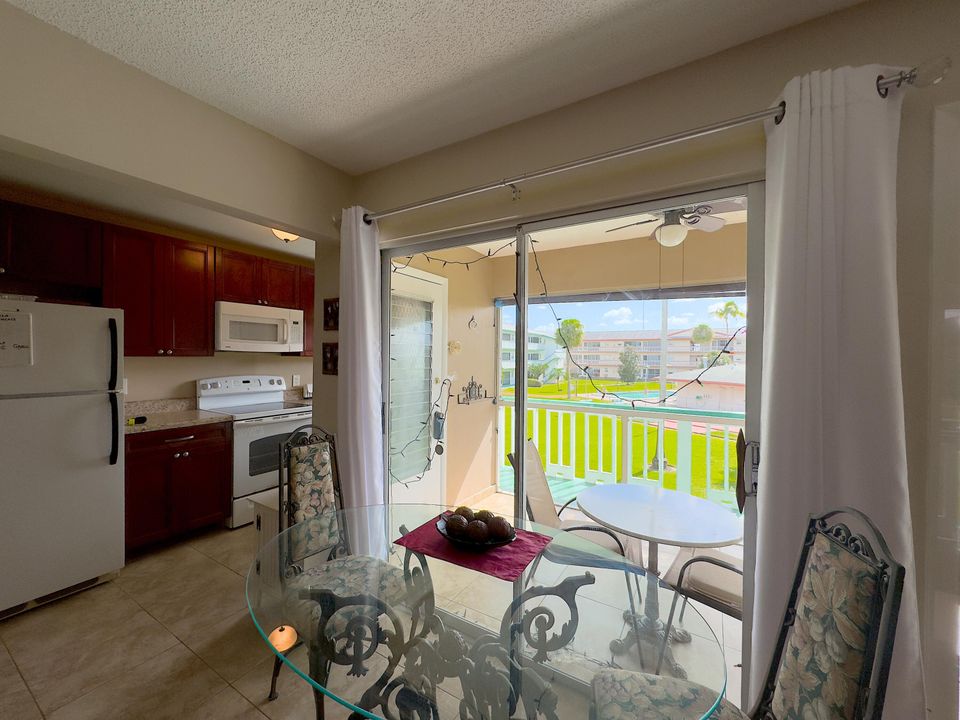 For Sale: $100,000 (1 beds, 1 baths, 720 Square Feet)