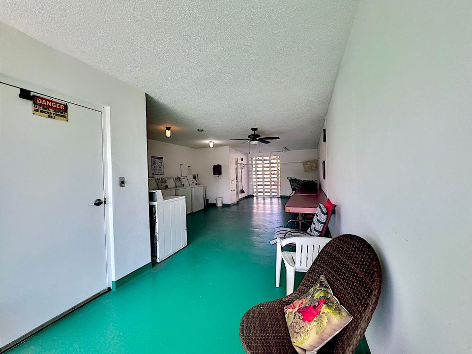 For Sale: $100,000 (1 beds, 1 baths, 720 Square Feet)