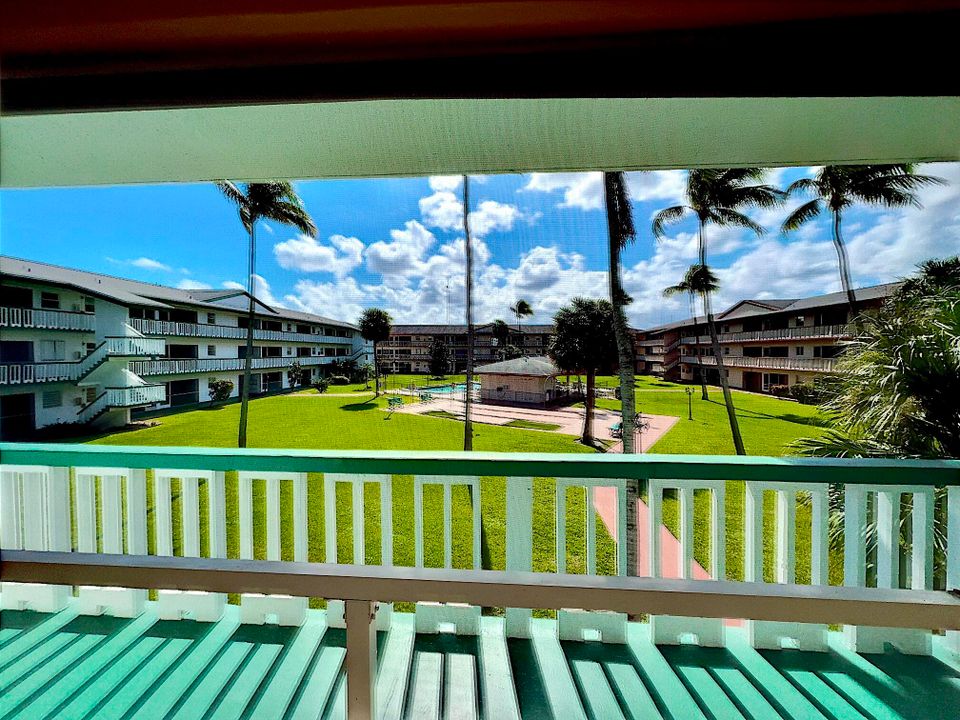 For Sale: $100,000 (1 beds, 1 baths, 720 Square Feet)