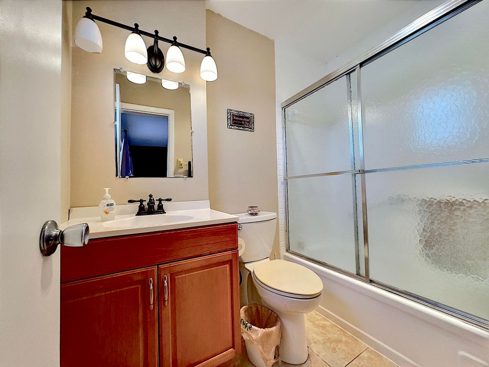 For Sale: $100,000 (1 beds, 1 baths, 720 Square Feet)