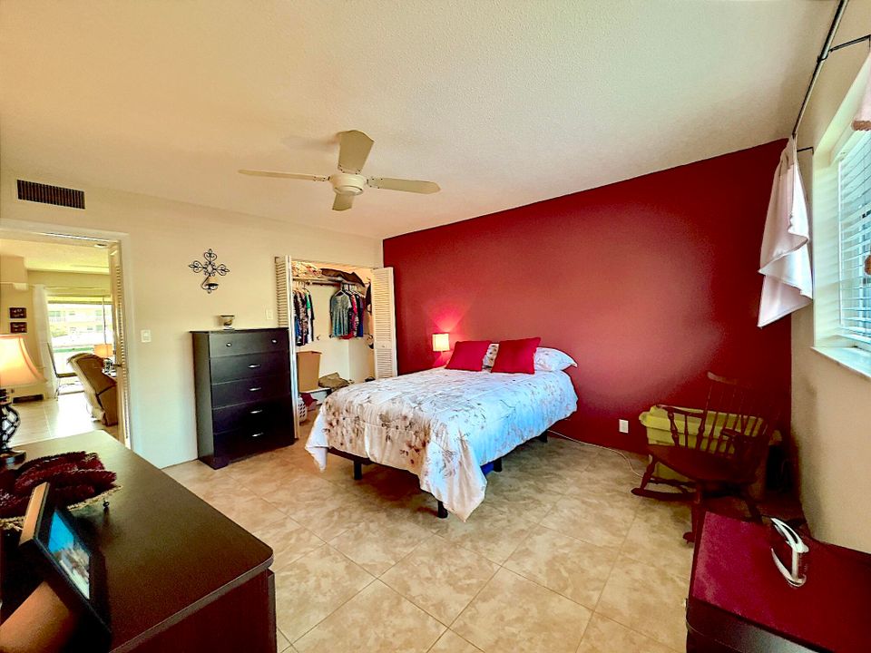 For Sale: $100,000 (1 beds, 1 baths, 720 Square Feet)