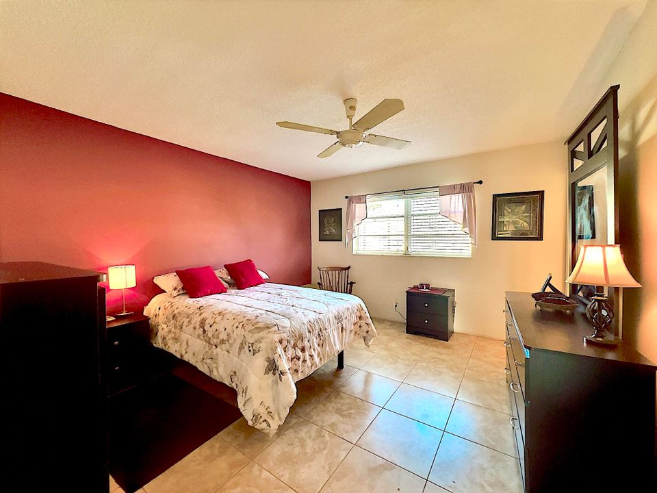 For Sale: $100,000 (1 beds, 1 baths, 720 Square Feet)