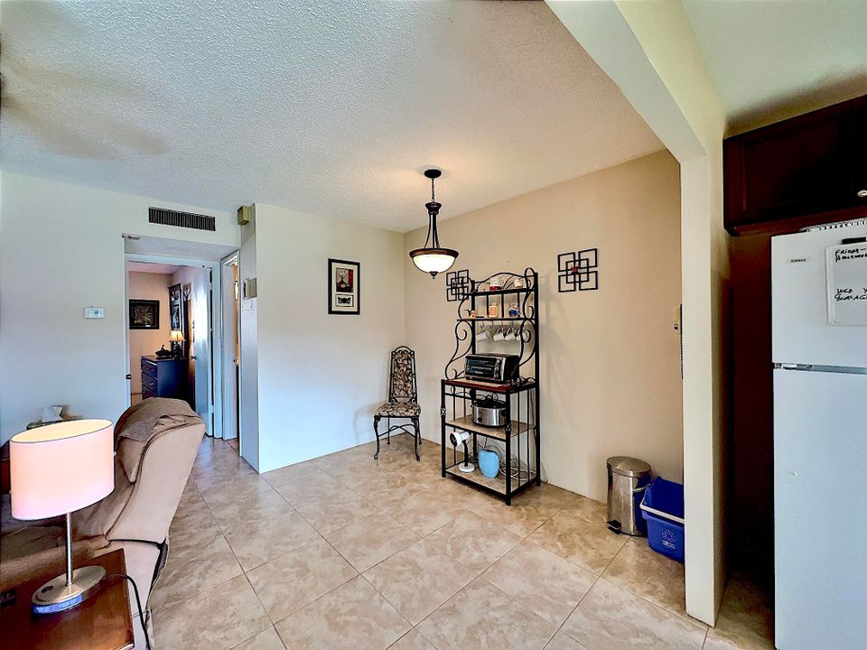 For Sale: $100,000 (1 beds, 1 baths, 720 Square Feet)