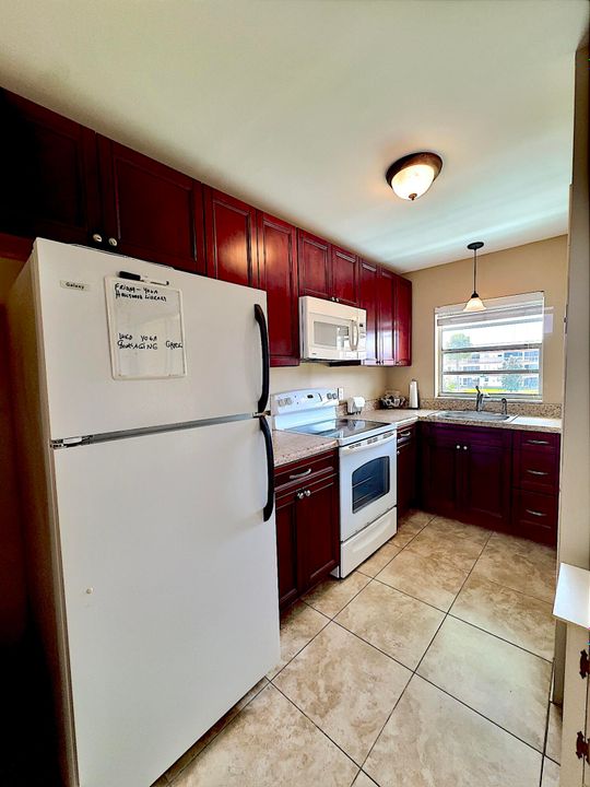 For Sale: $100,000 (1 beds, 1 baths, 720 Square Feet)