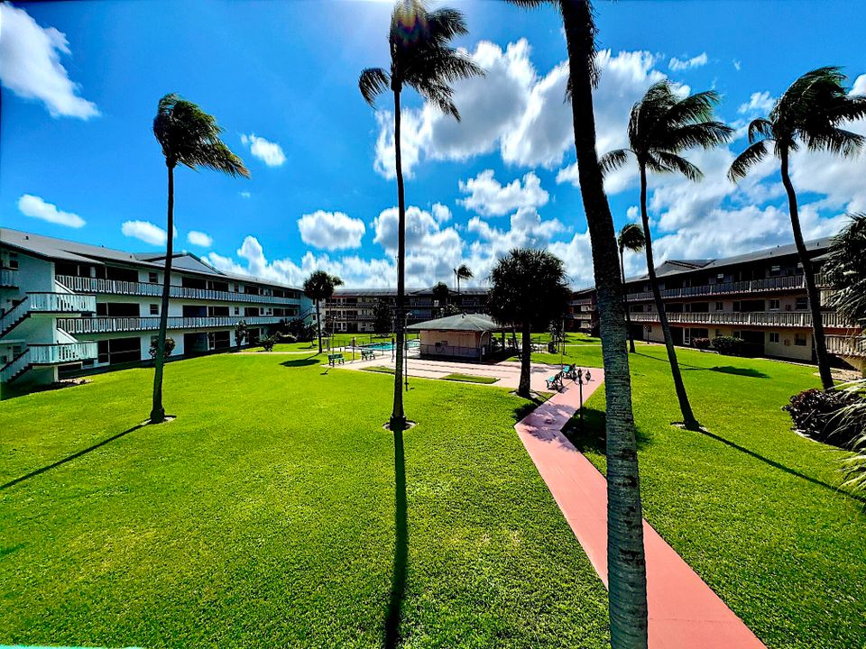 For Sale: $100,000 (1 beds, 1 baths, 720 Square Feet)