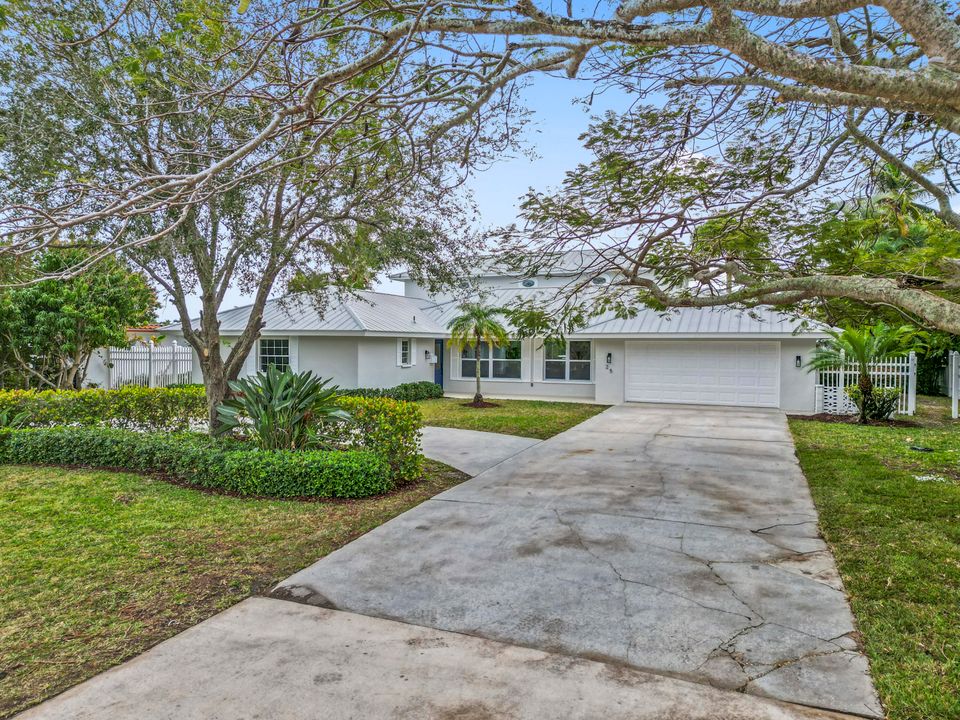 For Sale: $1,920,000 (4 beds, 4 baths, 3297 Square Feet)