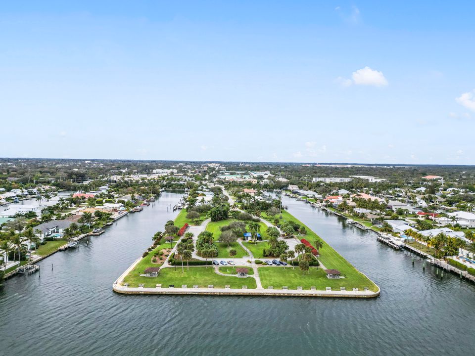 For Sale: $1,920,000 (4 beds, 4 baths, 3297 Square Feet)