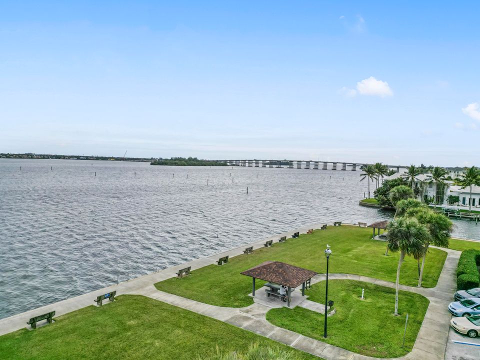 For Sale: $1,920,000 (4 beds, 4 baths, 3297 Square Feet)