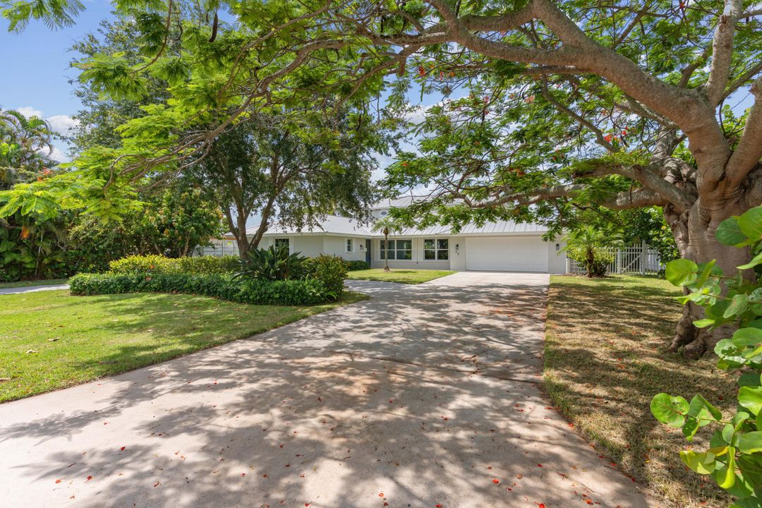 For Sale: $1,920,000 (4 beds, 4 baths, 3297 Square Feet)