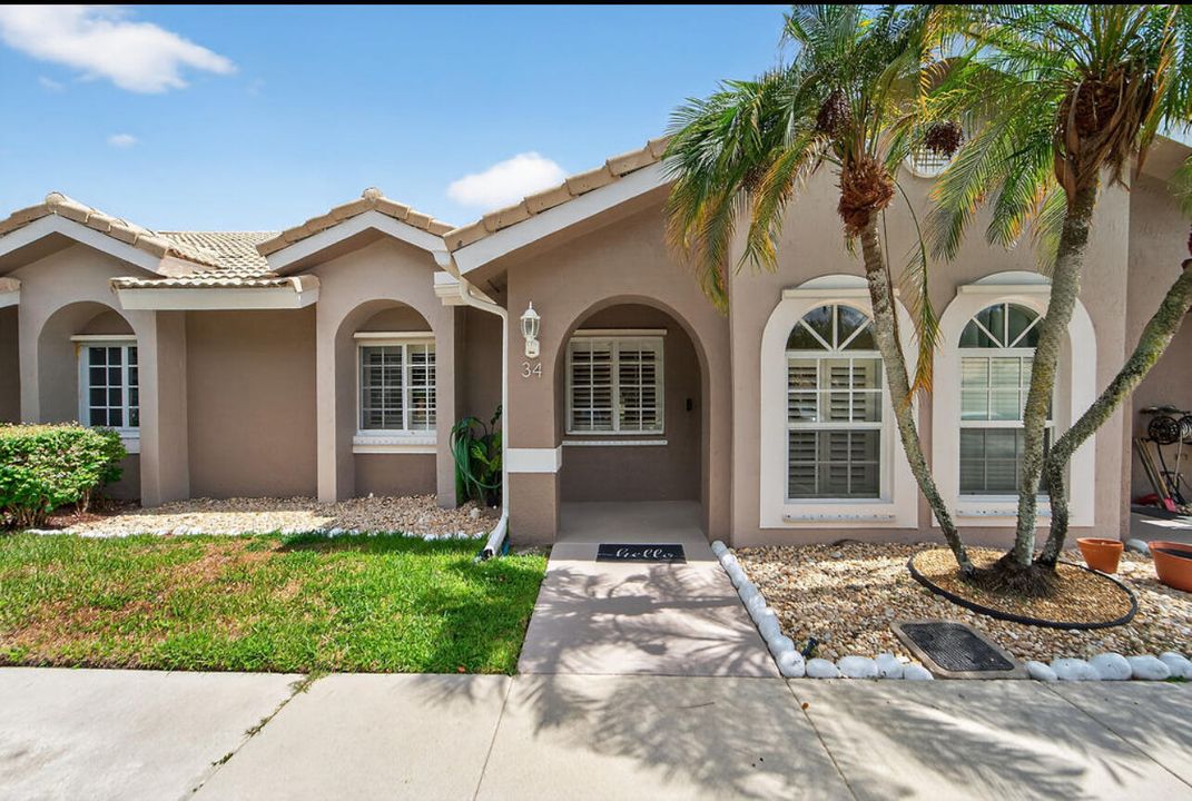 Activo con contrato: $325,000 (2 camas, 2 baños, 1044 Pies cuadrados)