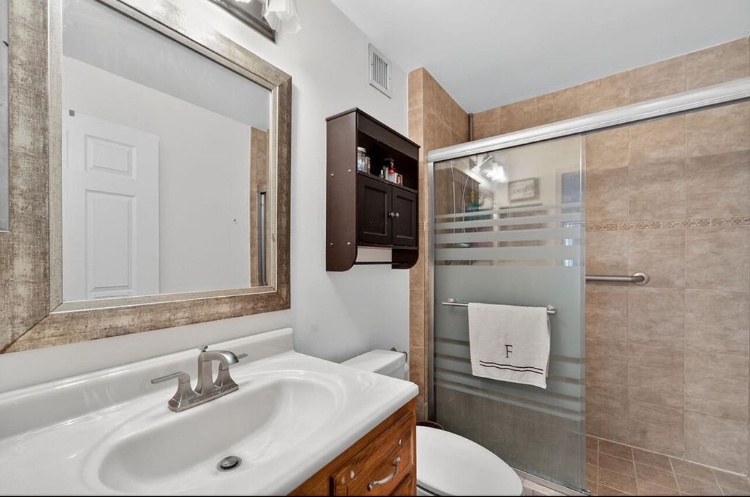 Activo con contrato: $325,000 (2 camas, 2 baños, 1044 Pies cuadrados)