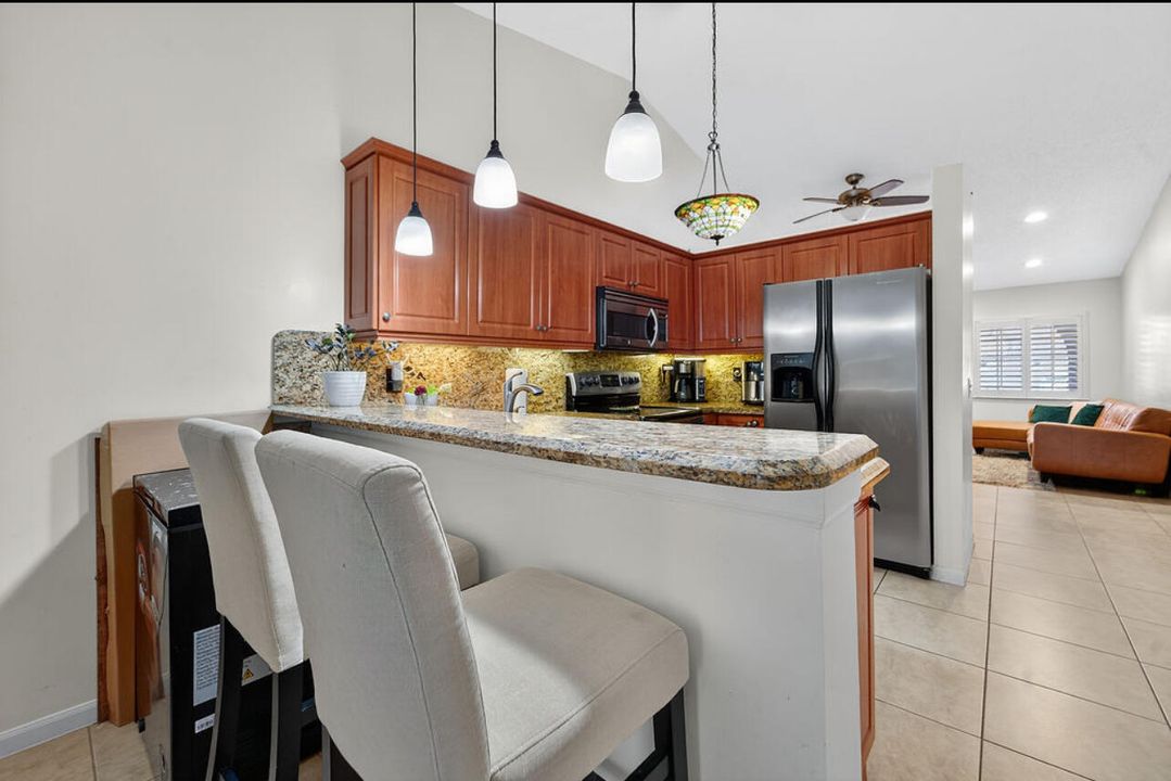 Activo con contrato: $325,000 (2 camas, 2 baños, 1044 Pies cuadrados)