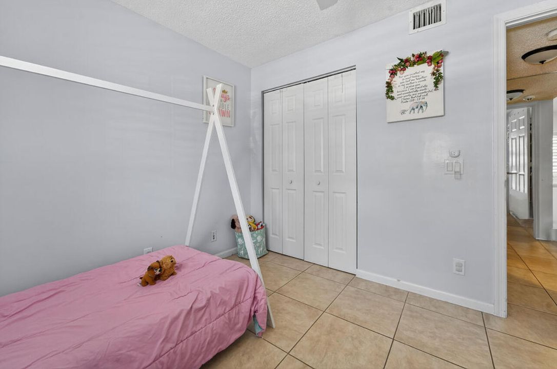 Activo con contrato: $325,000 (2 camas, 2 baños, 1044 Pies cuadrados)