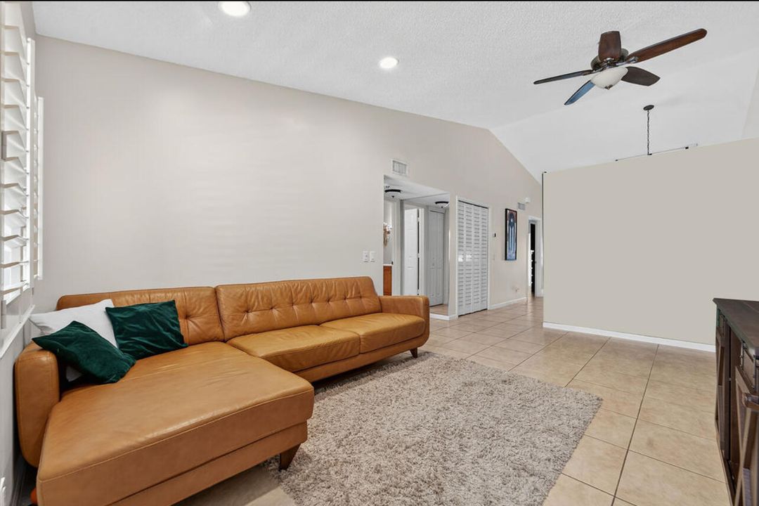 Activo con contrato: $325,000 (2 camas, 2 baños, 1044 Pies cuadrados)