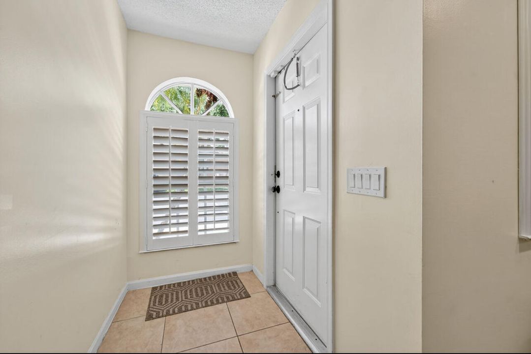 Activo con contrato: $325,000 (2 camas, 2 baños, 1044 Pies cuadrados)