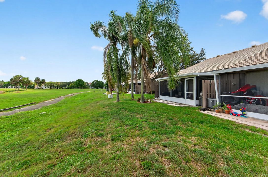 Activo con contrato: $325,000 (2 camas, 2 baños, 1044 Pies cuadrados)