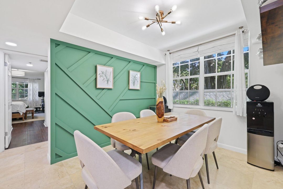 合同活跃: $399,000 (3 贝兹, 3 浴室, 1438 平方英尺)