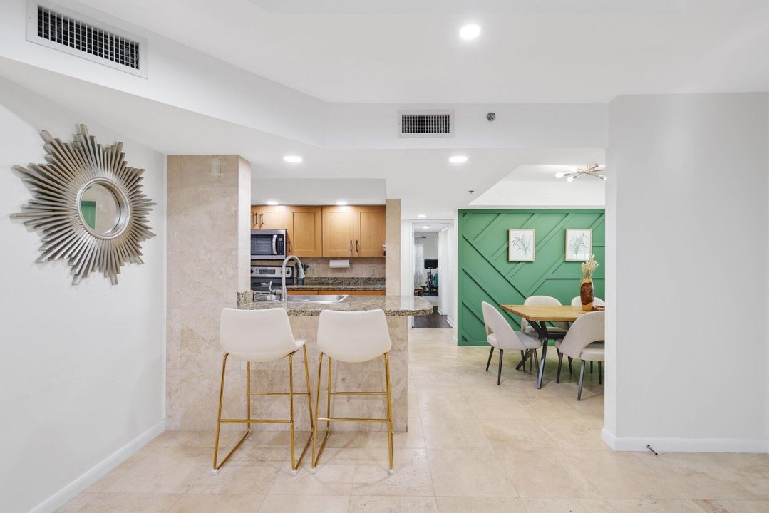 合同活跃: $399,000 (3 贝兹, 3 浴室, 1438 平方英尺)