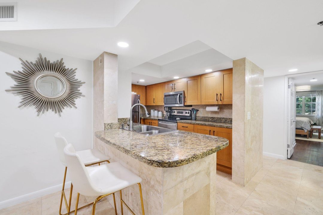 合同活跃: $399,000 (3 贝兹, 3 浴室, 1438 平方英尺)