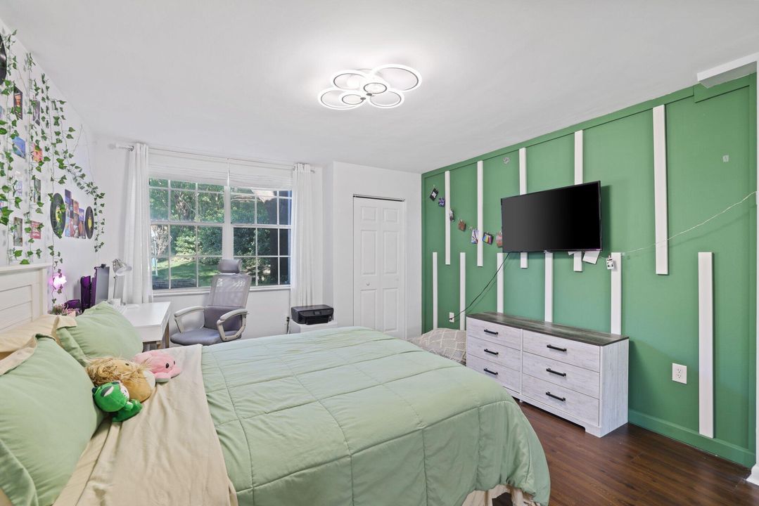 合同活跃: $399,000 (3 贝兹, 3 浴室, 1438 平方英尺)