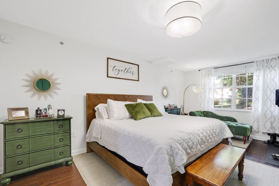 合同活跃: $399,000 (3 贝兹, 3 浴室, 1438 平方英尺)