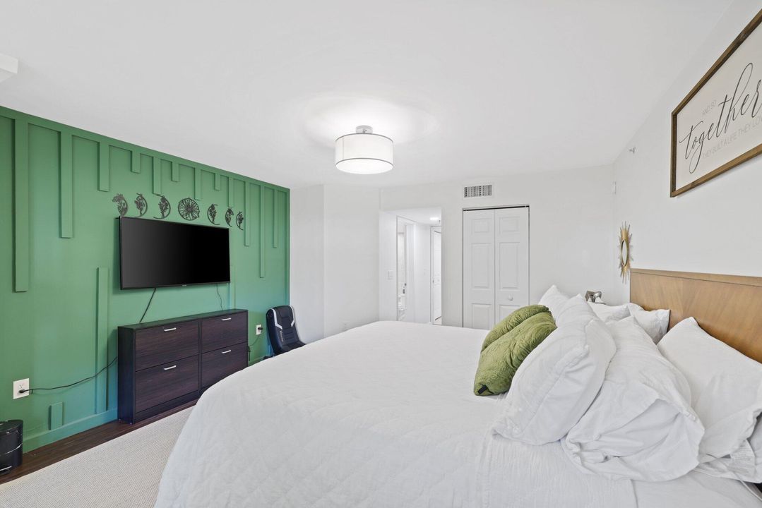 合同活跃: $399,000 (3 贝兹, 3 浴室, 1438 平方英尺)