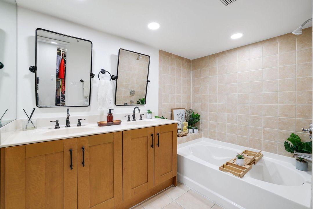 合同活跃: $399,000 (3 贝兹, 3 浴室, 1438 平方英尺)