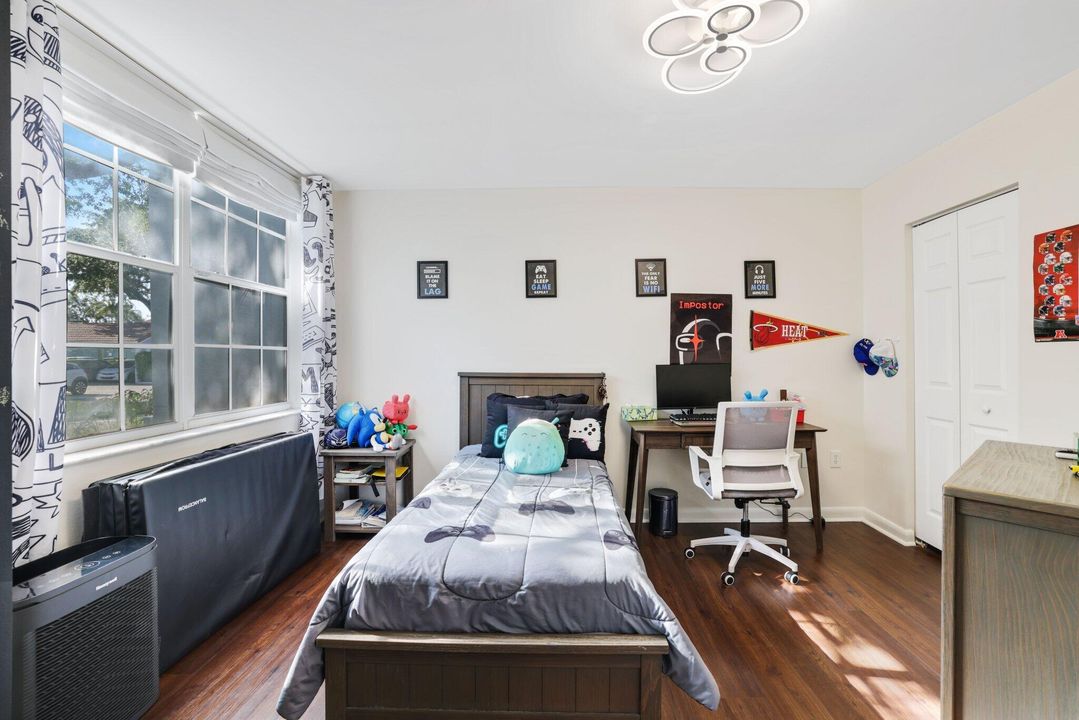 合同活跃: $399,000 (3 贝兹, 3 浴室, 1438 平方英尺)