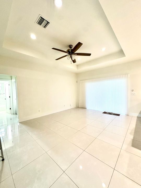 Activo con contrato: $525,000 (4 camas, 3 baños, 1932 Pies cuadrados)