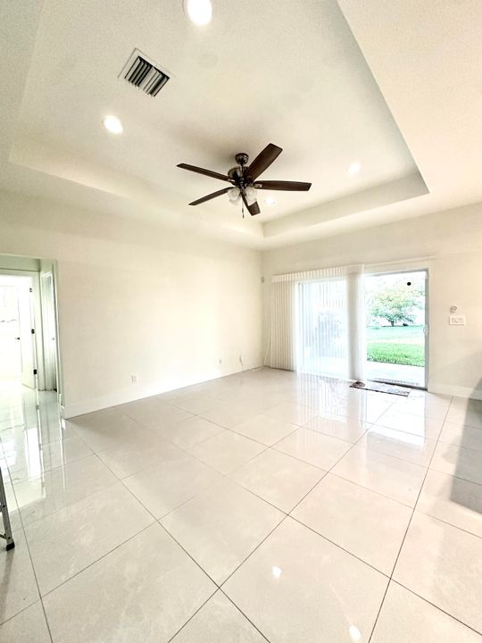 Activo con contrato: $525,000 (4 camas, 3 baños, 1932 Pies cuadrados)