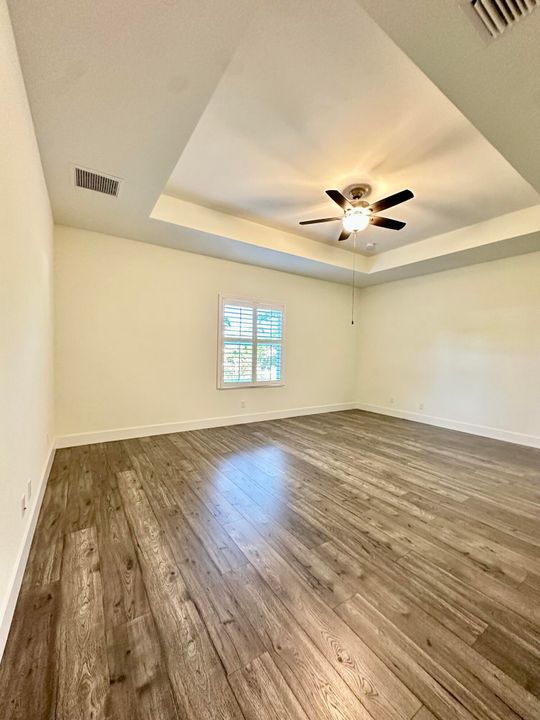 Activo con contrato: $525,000 (4 camas, 3 baños, 1932 Pies cuadrados)