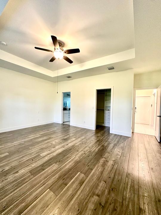 Activo con contrato: $525,000 (4 camas, 3 baños, 1932 Pies cuadrados)