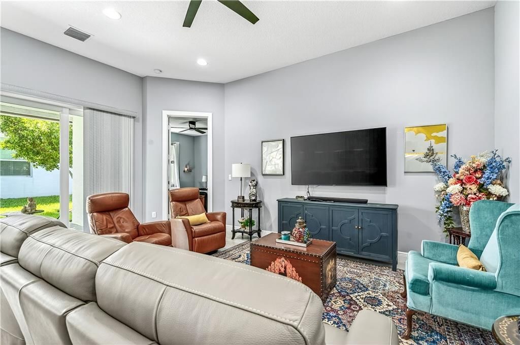 Activo con contrato: $350,000 (3 camas, 2 baños, 1664 Pies cuadrados)