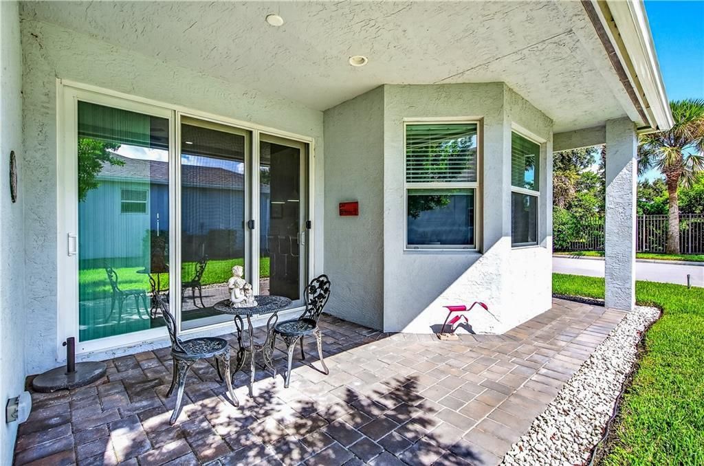 Activo con contrato: $350,000 (3 camas, 2 baños, 1664 Pies cuadrados)