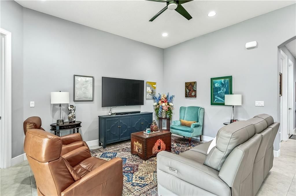 Activo con contrato: $350,000 (3 camas, 2 baños, 1664 Pies cuadrados)