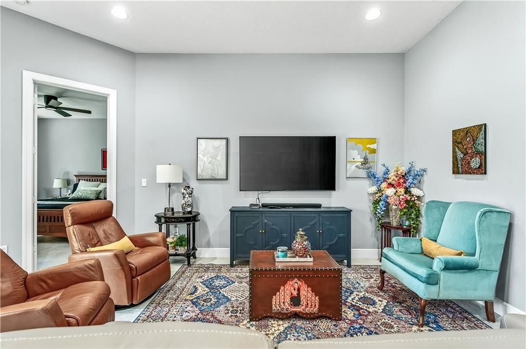 Activo con contrato: $350,000 (3 camas, 2 baños, 1664 Pies cuadrados)