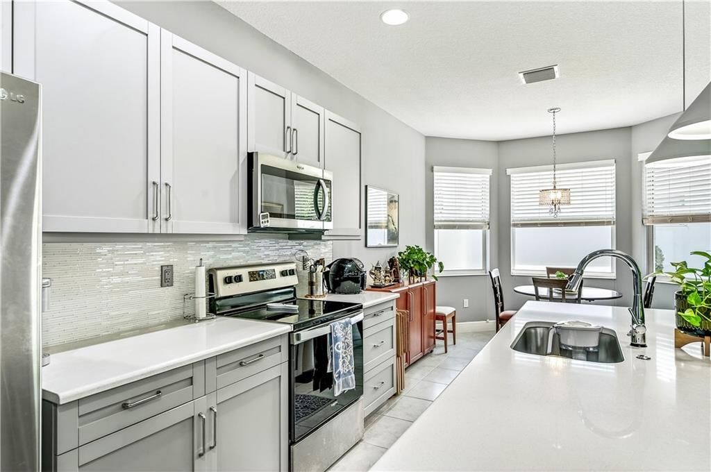 Activo con contrato: $350,000 (3 camas, 2 baños, 1664 Pies cuadrados)