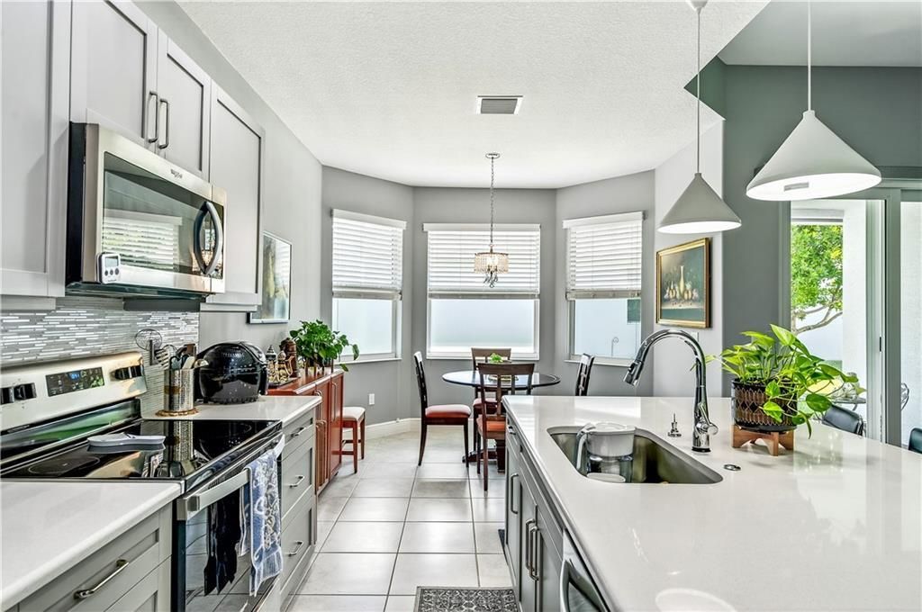 Activo con contrato: $350,000 (3 camas, 2 baños, 1664 Pies cuadrados)