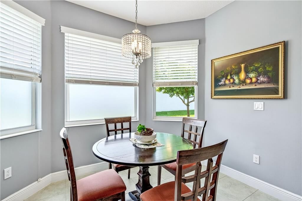 Activo con contrato: $350,000 (3 camas, 2 baños, 1664 Pies cuadrados)