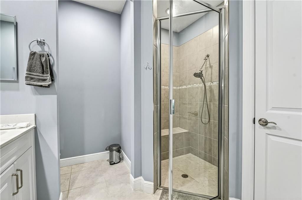 Activo con contrato: $350,000 (3 camas, 2 baños, 1664 Pies cuadrados)