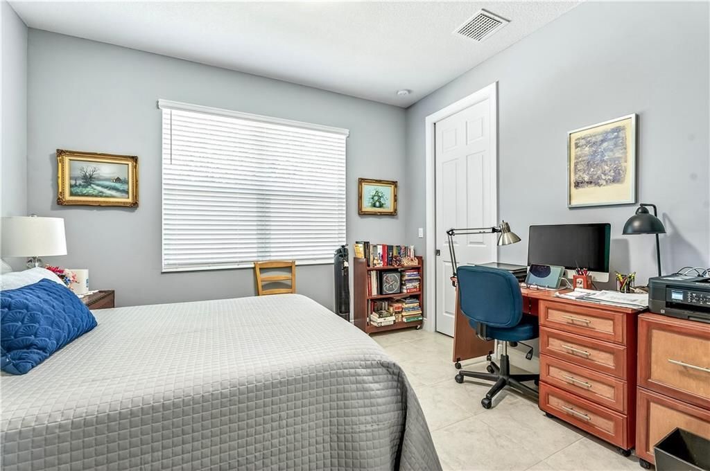 Activo con contrato: $350,000 (3 camas, 2 baños, 1664 Pies cuadrados)