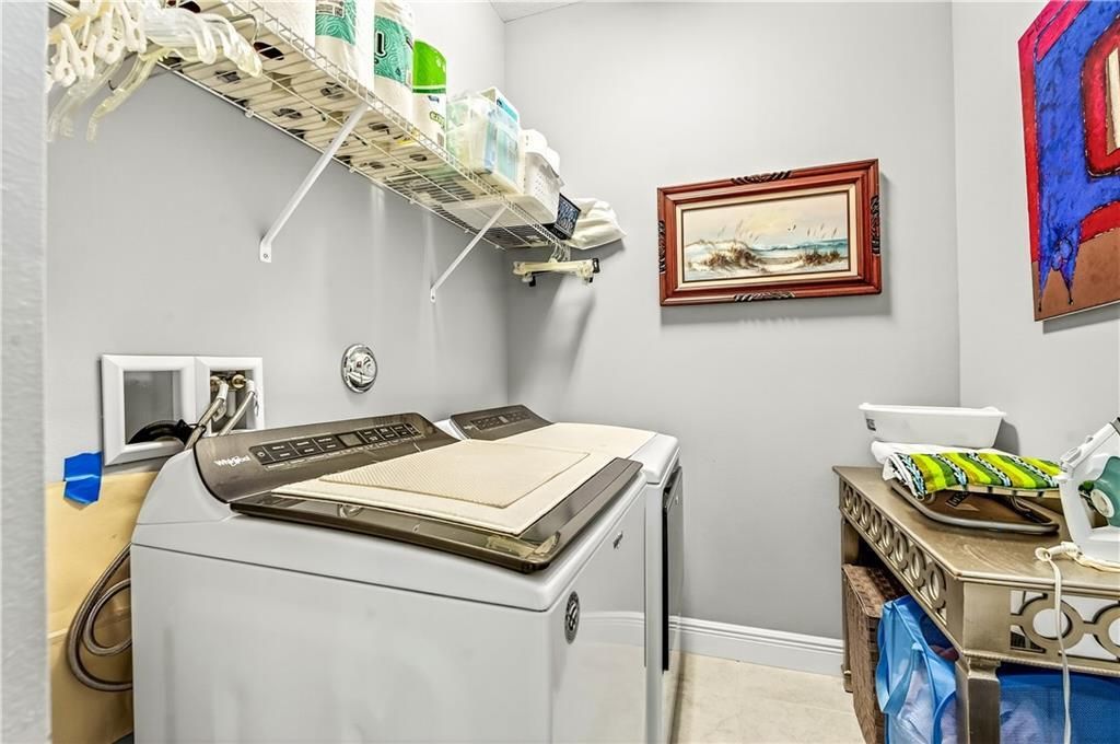 Activo con contrato: $350,000 (3 camas, 2 baños, 1664 Pies cuadrados)